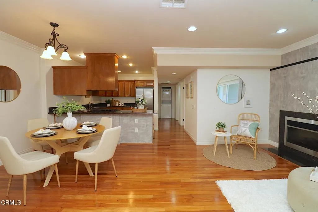 3855 Ingraham Street 204, Los Angeles, California 90005 home-pic-3